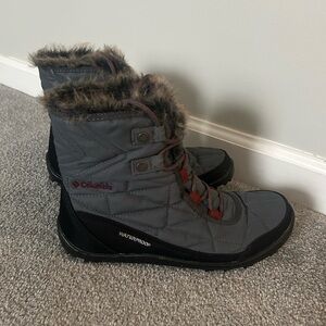 Columbia Women's Gray and Black Snow Boots!!
